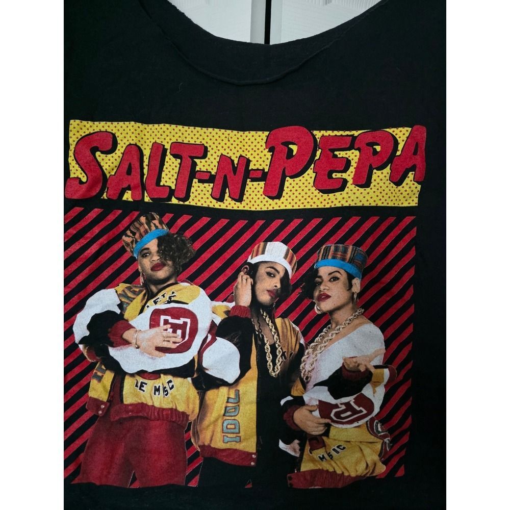 Salt N Pepa Reworked Graphic Crop Top Shredded Sleeve Cut Out 90s Hip Hop Tee